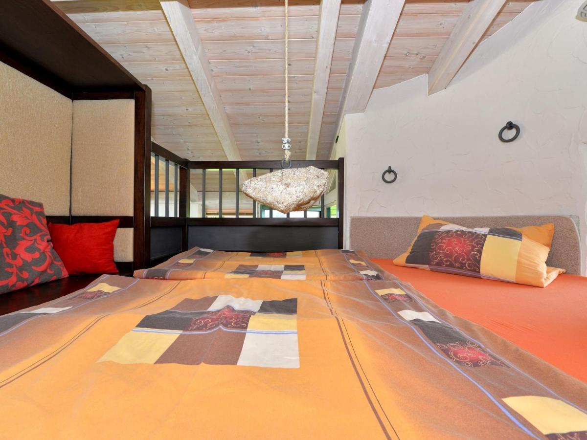 Holiday Home With Whirlpool And Sauna In Viechtach Bagian luar foto